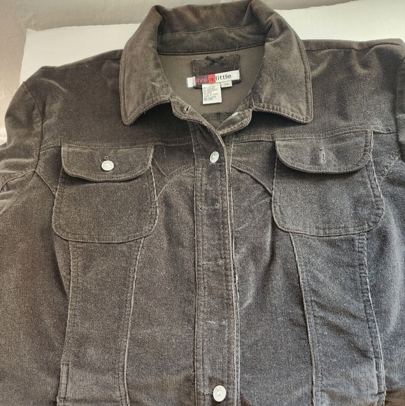 Live a little men's green forest short length sporty jacket. - Picture 6 of 8